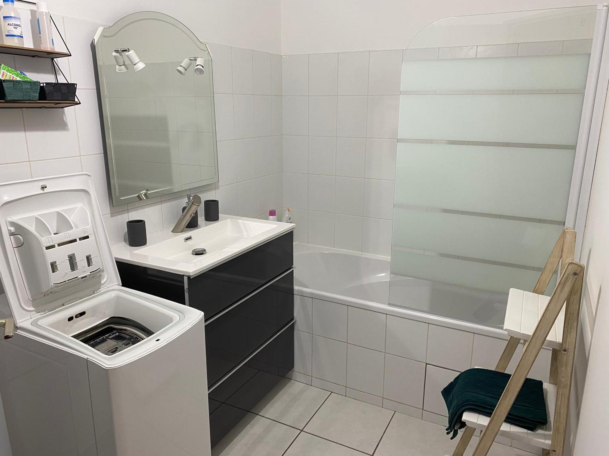Parking Prive Gratuit, Balcon, 2 Chambres Clermont-Ferrand Exterior photo